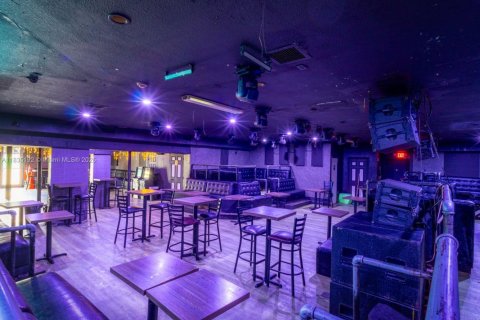 Propiedad comercial en venta en Miami, Florida № 1935202 - foto 25