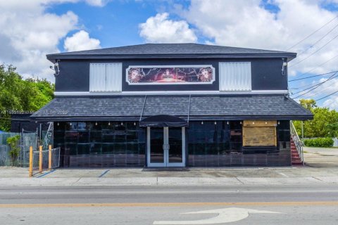 Propiedad comercial en venta en Miami, Florida № 1935202 - foto 3