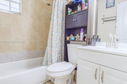 Propiedad comercial en venta en Miami, Florida № 1935202 - foto 19