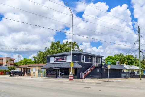 Propiedad comercial en venta en Miami, Florida № 1935202 - foto 5