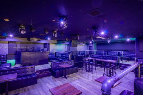 Propiedad comercial en venta en Miami, Florida № 1935202 - foto 28