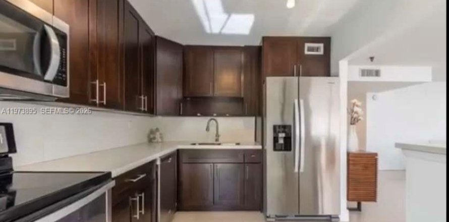 Кондоминиум с 2 спальнями в Майами, Флорида № 2033672