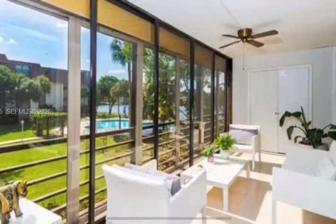 Купить кондоминиум в Майами, Флорида 2 спальни, 111.2м2, № 2033672 - фото 3