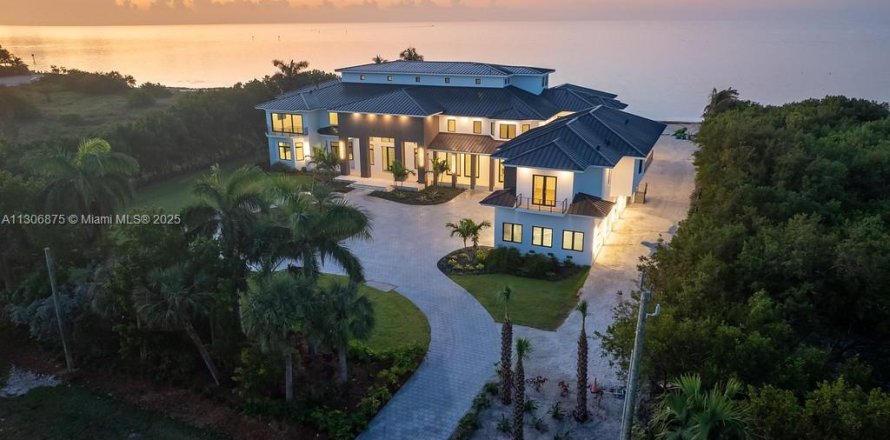 Casa en Marathon, Florida 9 dormitorios, 1743.13 m2 № 1933895