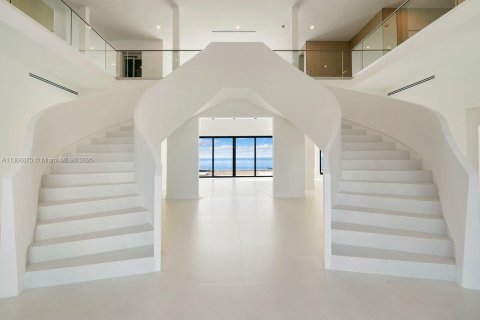 House in Marathon, Florida 9 bedrooms, 1743.13 sq.m. № 1933895 - photo 19