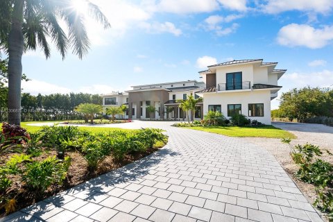 House in Marathon, Florida 9 bedrooms, 1743.13 sq.m. № 1933895 - photo 10