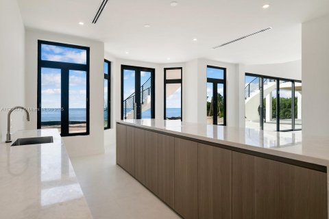 House in Marathon, Florida 9 bedrooms, 1743.13 sq.m. № 1933895 - photo 27