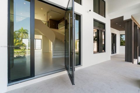 House in Marathon, Florida 9 bedrooms, 1743.13 sq.m. № 1933895 - photo 16