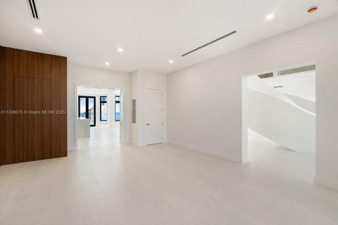 House in Marathon, Florida 9 bedrooms, 1743.13 sq.m. № 1933895 - photo 25