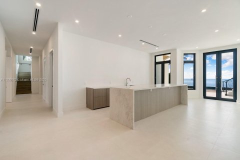 House in Marathon, Florida 9 bedrooms, 1743.13 sq.m. № 1933895 - photo 26