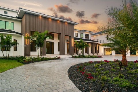 House in Marathon, Florida 9 bedrooms, 1743.13 sq.m. № 1933895 - photo 12