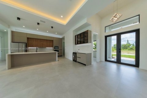 House in Cape Coral, Florida 3 bedrooms, 167.6 sq.m. № 1839478 - photo 6