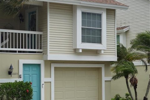 Townhouse in Treasure Island, Florida 3 bedrooms, 91.97 sq.m. № 2208728