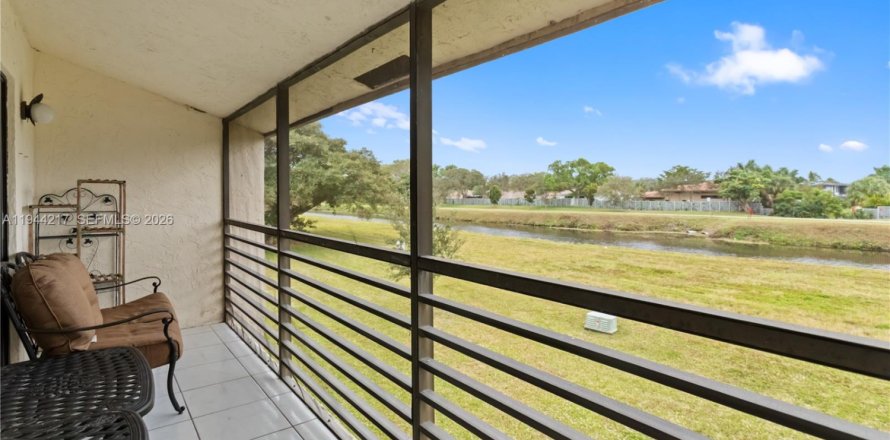 Condominio en Margate, Florida, 2 dormitorios  № 2001664