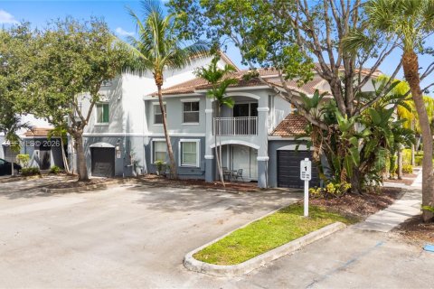 Condominio en Pembroke Pines, Florida, 2 dormitorios  № 2066888