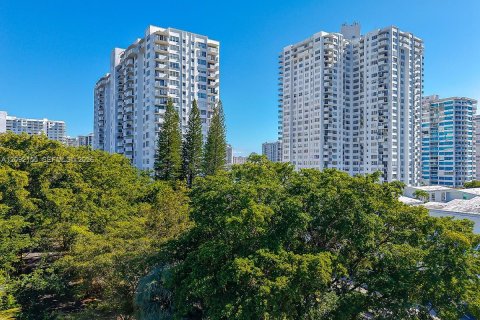Apartamento en alquiler en Aventura, Florida, 2 dormitorios, 114.46 m2 № 2399580 - foto 29