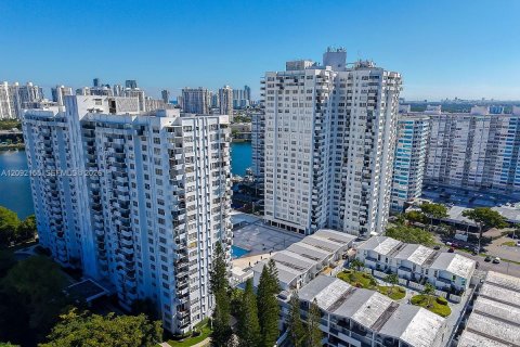 Apartamento en alquiler en Aventura, Florida, 2 dormitorios, 114.46 m2 № 2399580 - foto 28