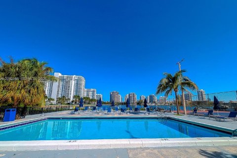Apartamento en alquiler en Aventura, Florida, 2 dormitorios, 114.46 m2 № 2399580 - foto 26