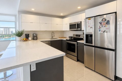 Apartamento en alquiler en Aventura, Florida, 2 dormitorios, 114.46 m2 № 2399580 - foto 3