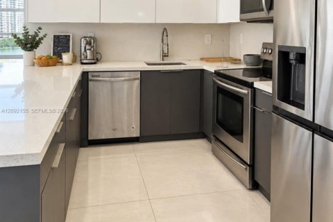 Apartamento en alquiler en Aventura, Florida, 2 dormitorios, 114.46 m2 № 2399580 - foto 4