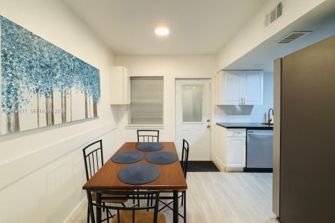 Villa ou maison à vendre à Miami, Floride: 4 chambres, 137.77 m2 № 1991737 - photo 5