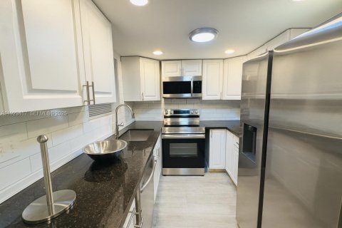 Villa ou maison à vendre à Miami, Floride: 4 chambres, 137.77 m2 № 1991737 - photo 6