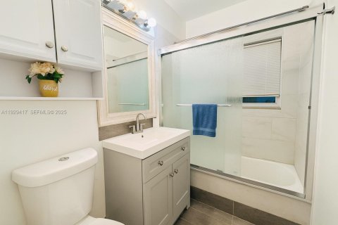 Villa ou maison à vendre à Miami, Floride: 4 chambres, 137.77 m2 № 1991737 - photo 10