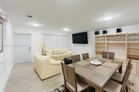Villa ou maison à vendre à Miami, Floride: 4 chambres, 137.77 m2 № 1991737 - photo 3