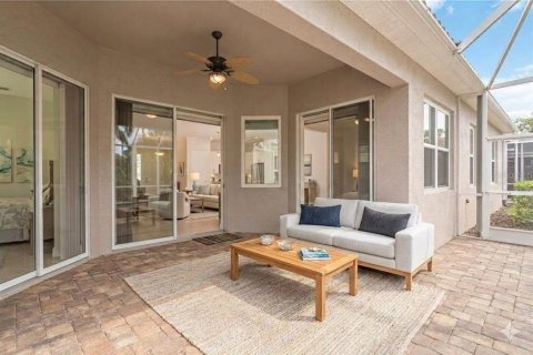 House in University Park, Florida 3 bedrooms, 173.63 sq.m. № 2200025 - photo 7