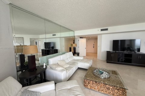 Copropriété à louer à Sunny Isles Beach, Floride: 2 chambres, 132.85 m2 № 2021295 - photo 6