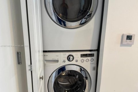 Copropriété à louer à Sunny Isles Beach, Floride: 2 chambres, 132.85 m2 № 2021295 - photo 15