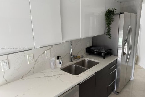 Copropriété à louer à Sunny Isles Beach, Floride: 2 chambres, 132.85 m2 № 2021295 - photo 7