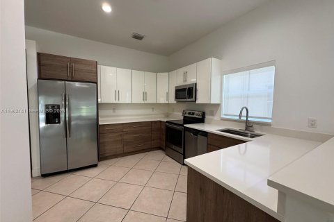 Casa en alquiler en Weston, Florida, 4 dormitorios, 208.29 m2 № 2024883 - foto 12