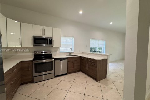 Casa en alquiler en Weston, Florida, 4 dormitorios, 208.29 m2 № 2024883 - foto 13