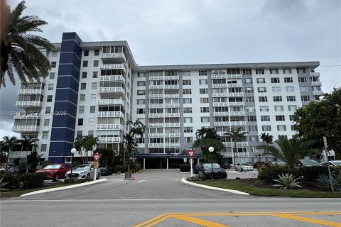 Copropriété à vendre à Hollywood, Floride: 2 chambres, 105.17 m2 № 2007329 - photo 2