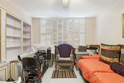 Copropriété à vendre à Hollywood, Floride: 2 chambres, 105.17 m2 № 2007329 - photo 13