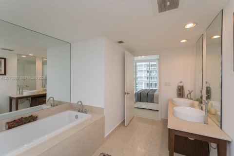 Купить кондоминиум в Майами, Флорида 2 спальни, 123.28м2, № 2090991 - фото 14