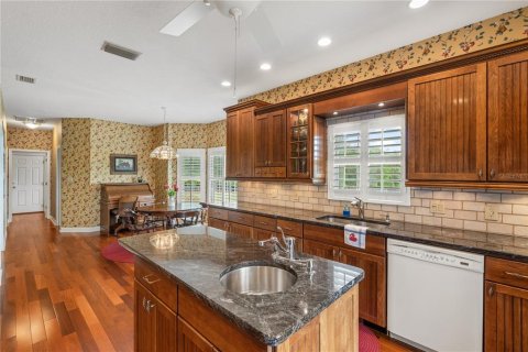 House in Brooksville, Florida 3 bedrooms, 392.05 sq.m. № 1642922 - photo 12