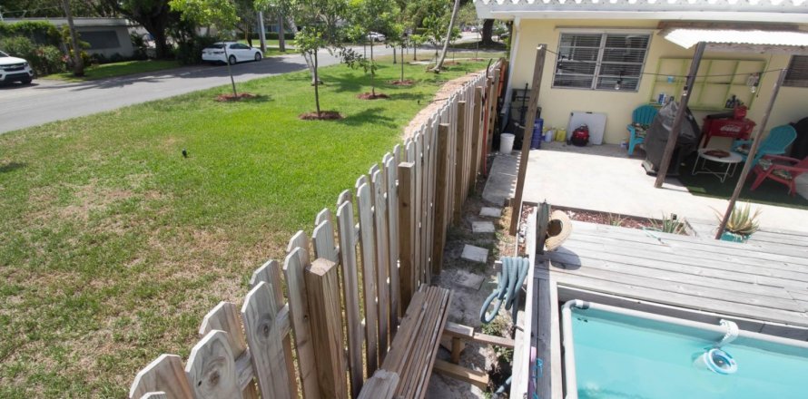 House in Pompano Beach, Florida 2 bedrooms, 111.11 sq.m. № 1226879