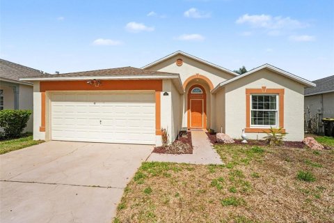 House in Davenport, Florida 4 bedrooms, 154.59 sq.m. № 2110991