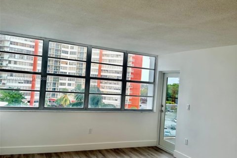 Condominio en venta en Miami, Florida, 1 dormitorio, 74.41 m2 № 1860945 - foto 14