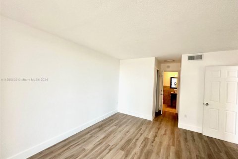 Condominio en venta en Miami, Florida, 1 dormitorio, 74.41 m2 № 1860945 - foto 9