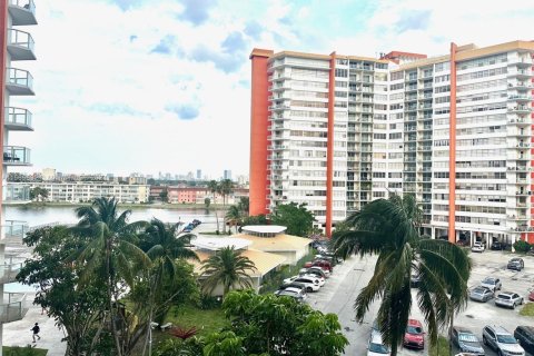 Condominio en venta en Miami, Florida, 1 dormitorio, 74.41 m2 № 1860945 - foto 7
