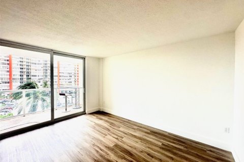 Condominio en venta en Miami, Florida, 1 dormitorio, 74.41 m2 № 1860945 - foto 10