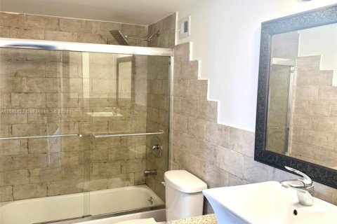 Condominio en venta en Miami, Florida, 1 dormitorio, 74.41 m2 № 1860945 - foto 3