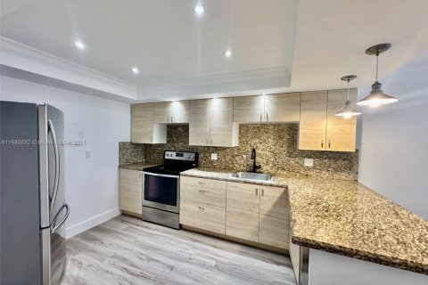 Condominio en venta en Miami, Florida, 1 dormitorio, 74.41 m2 № 1860945 - foto 1