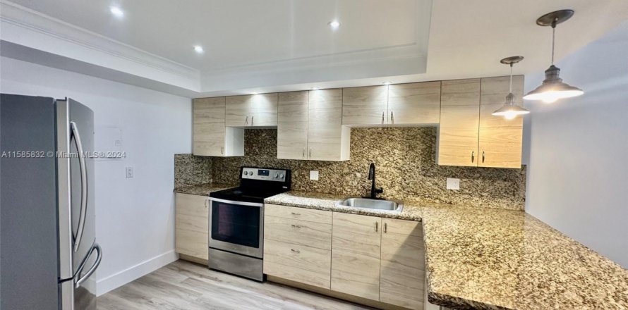Condominio en Miami, Florida, 1 dormitorio  № 1860945