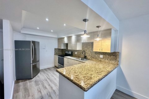 Condominio en venta en Miami, Florida, 1 dormitorio, 74.41 m2 № 1860945 - foto 11