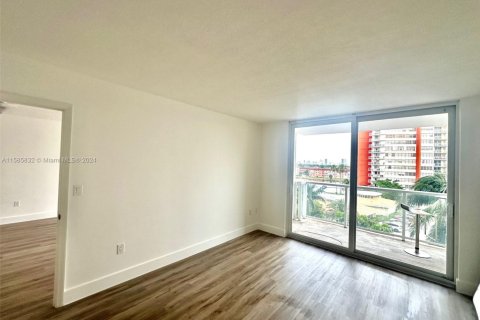 Condominio en venta en Miami, Florida, 1 dormitorio, 74.41 m2 № 1860945 - foto 6