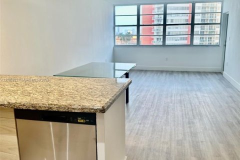 Condominio en venta en Miami, Florida, 1 dormitorio, 74.41 m2 № 1860945 - foto 16